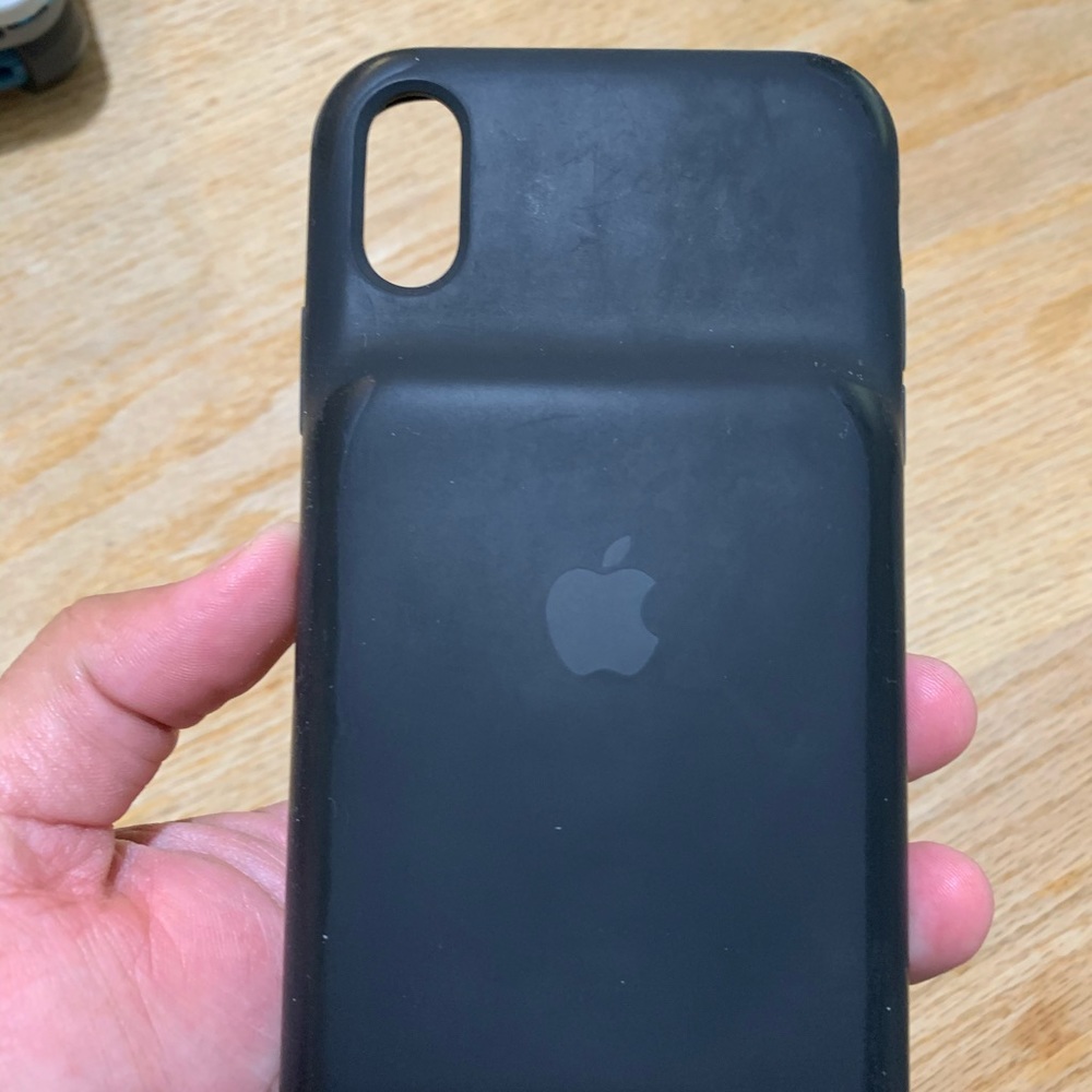 iPhone XR Apple charging case